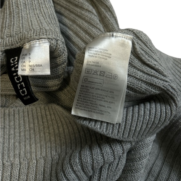 Grey Cold Shoulder Knit Sweater - Size Small - Picture 4 of 4